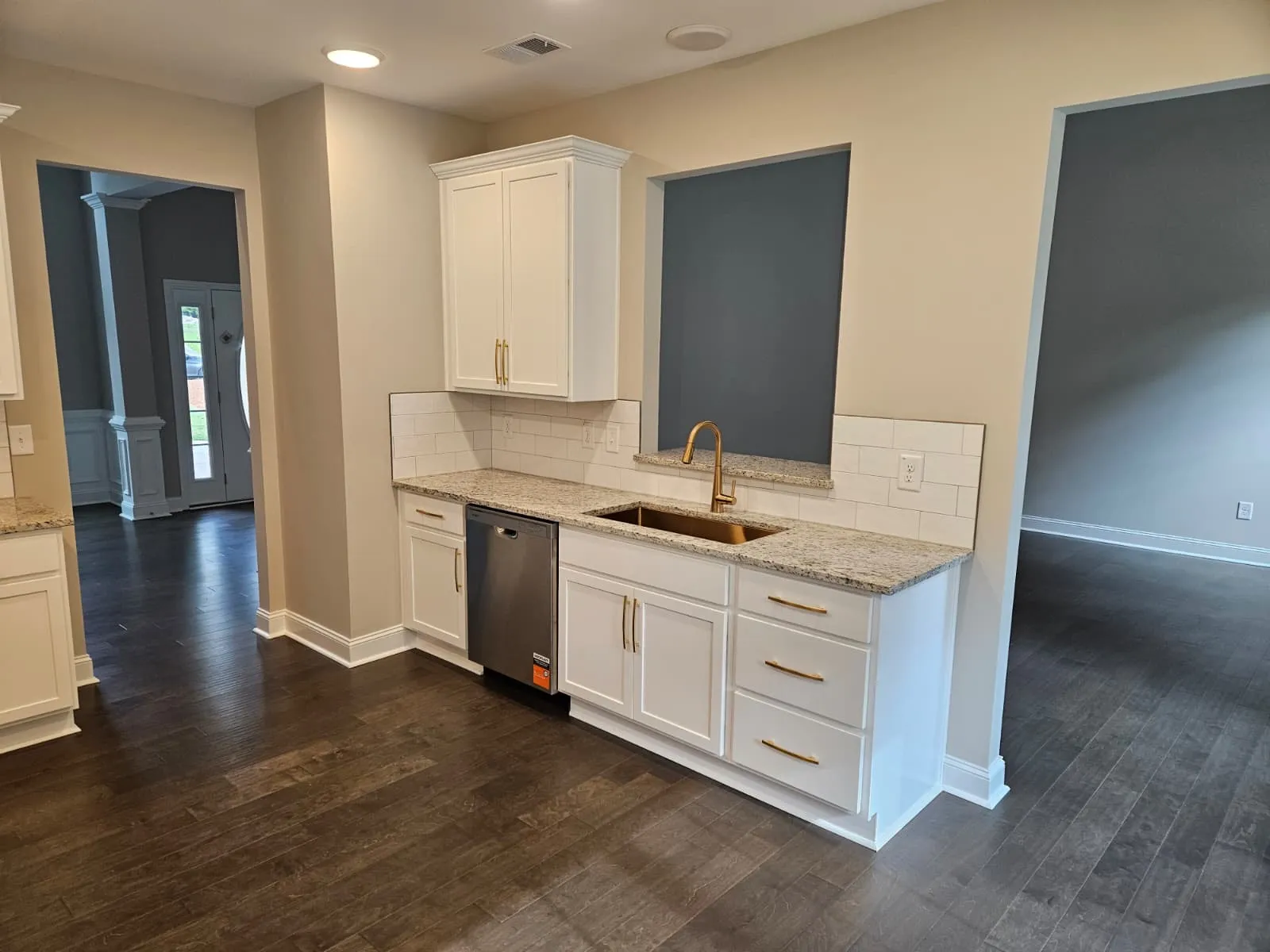 Finished interior space by Peters Prestigious Properties Inc.